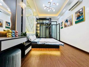 cho thuê nhà quan nhân 55m² x 5 tầng, 6pn, đồ cơ bản, phù hợp ở gia đình, nhóm đi làm, kd. 21tr/th