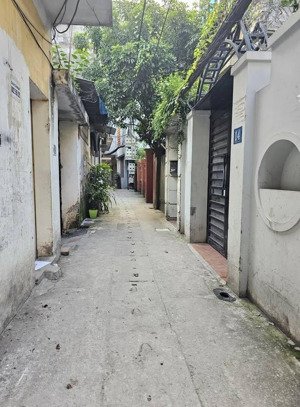giá đầu tư ! xem gấp! toà ccmn cầu giấy i 100m2 x 7t thang máy - 3 mặt thoáng i 23 căn hộ khép kín