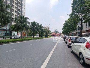 bán nhanh căn liền kề mặt đường hàm nghi, dòng tiền ổn định. liên hệ 
