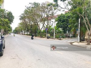 hàng giảm giá sâu! góc 2 mặt tiền nguyễn văn hưởng - thảo điền. (12x20m) - xây 5 tầng - giá 35 tỷ