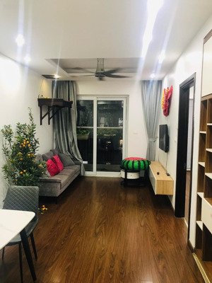 cần bán căn 2 phòng ngủ 72m2, hướng đông nam chung cư 90 nguyễn tuân