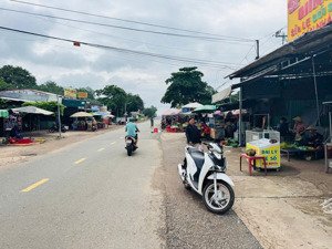 đất hcm mặt tiền dt 749b - giá 175tr m ngang - lh 