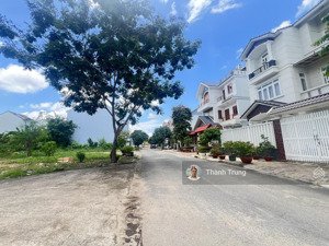 bán lô đất biệt thự đã có sổ riêng, có hỗ trợ vay bank trong kdc khang điền. vị trí gần công viên.