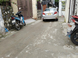 bán nhà thạch bàn 45m2-5 tầng hơn 6 tỷ. nhà mới đẹp, ba bước ra ô tô