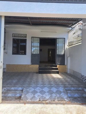 cần bán nhà 73.2 m2 giá 2.2 tỷ gần đường lớn 2/4, gần chợ, gần biển vĩnh hải phường bắc nha trang