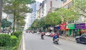 bán nhà mặt phố giảng võ, dt 150m2 x 4 tầng, mặt tiền 8m, giá 65 tỷ.