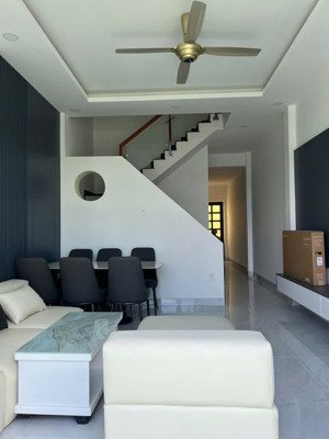 duy nhất 5 căn liền kề vị trí đẹp trong kcn phước đông. nhà sổ sẵn công chứng ngay. giá chỉ 1,2 tỷ
