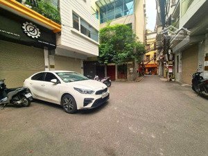 cho thuê nhà riêng giảng võ - cát linh - đống đa- dt 70mx 4 tầng- ngõ oto vào nhà - giá 28tr/tháng