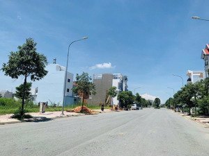 ngộp bank - đất nền dt 105m2 - 5x21. khu dân cư hiện hữu - giáp tên lửa. giá nhỉnh 1 tỷ
