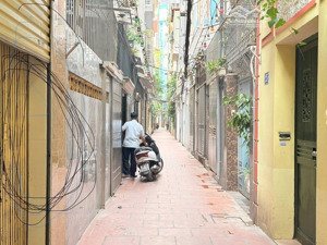 bán đất pháo đài láng 49m-10,9 tỷ -cách ôtô tránh 30m- khu dân trí cao -khu vực tiện ích đầy đủ