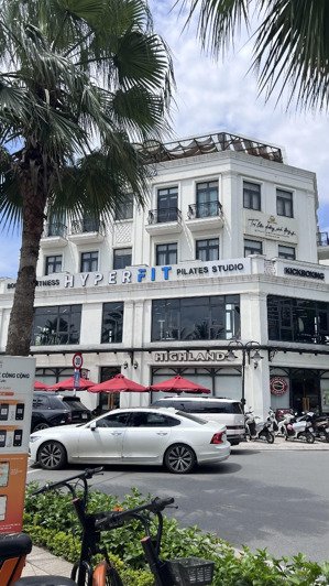 cho thuê tầng 4,5 căn góc sh16 mặt hồ 24.5ha với dt 250m2 giá 45 triệu/ tháng dự án vin gia lâm