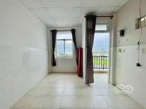 gần metro tân cảng, đh hutech, gtvt - phòng có ban công, view sông sg thoáng mát