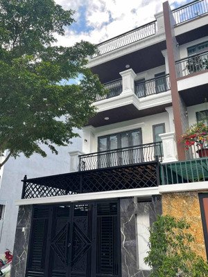 bán nhà 3 tầng - 1 tum mới xây rất đẹp nội thất xịn gói 5 kdt mỹ gia, thái hưng. gần sân pickeball