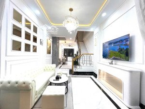 nhà 3 tầng mới xây phong cách tân cổ điển khu tđc đất lành