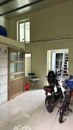 đa tốn - ô tô vào sân, ngõ rộng thoáng sẵn nhà c4 đang cho thuê, dòng tiền ổn. sổ đỏ sẵn giao dịch.