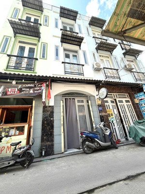 bán nhà mặt tiền hẻm xe tải - 4 tầng - tiện kinh doanh buôn bán.