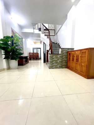 bán nhà riêng tại đường yên bình, 4,05 tỷ, 33,5m2, 4 tầng, 3pn, 3wc, pháp lý đầy đủ