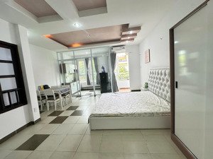 cho thuê phòng mới full nội thất 1pn riêng, tách bếp ban công, cửa sổ lớn thoáng mát, tdtu, rmit.