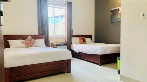 giá tốt! bán tòa ks mini nằm ngay giữa khu du lịch nguyễn văn thoại. dòng tiền 100 triệu/ tháng