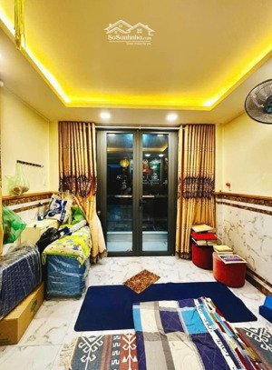 nhà mới đẹp gần chợ hoa hồ thị kỷ 5 tầng sổ vuông a4. nhỉnh 9 tỷ.