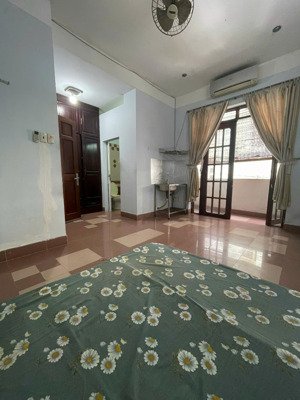 chính chủ cho thuê studio ban công 35m2 gần bệnh viện an sinh