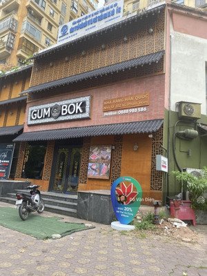 cho thuê nhà hàng, showroom mặt phố trung hoà 475m2x1 tầng - 29m mặt tiền, giá thuê 140 triệu.