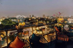 chuyển nhượng khách sạn mặt phố hàng gai, diện tích 400m2, 10 tầng, 2 hầm. lh: 