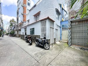 bán nhà q1, hxh trần hưng đạo, 8,x tỷ, 50m2.