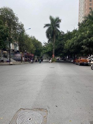 cực hiếm! bán nhà mặt phố kđt xa la 100m,5t, chỉ hơn 20 tỷ kinh doanh sầm uất