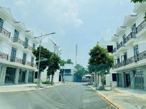 nhà phố liền kề chỉ từ 3.2 tỷ ngay kdc đông hưng - dĩ an - tp.hcm cách chợ dĩ an chỉ 50m shr