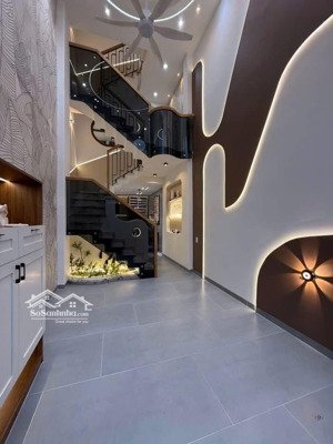 chính chủ bán gấp nhà lê thánh tôn, q1. chỉ 3ty2 cho 40m2 - đi chợ bến thành 5p