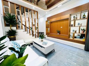 bán nhà liên mạc, giá siêu hời 5,35 tỷ, 37 m2, ô tô vào nhà, 5 tầng, khu vực đang phát triển mạnh.