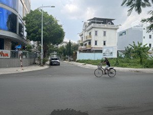 chính chủ bán lô góc 2 mặt tiền đường 56 ( 16m ) ngang 11x21 khu dân cư đông thủ thiêm q2