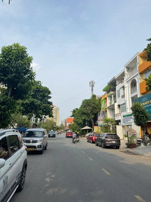 mặt tiền kế nguyễn hoàng, cụm dương văn an. dt(5x22m). vuông vức. gpxd: hầm 4 tầng. chỉ 22.7 tỷ