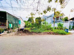 đất mặt tiền đường nhựa rộng 6m tại đường tân hiệp, hóc môn, cách chợ hóc môn chỉ 2km. 700 triệu