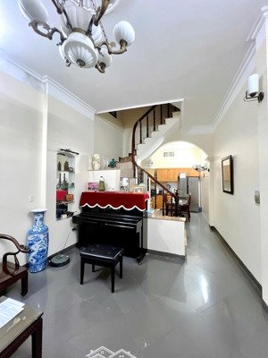 khu phân lô hoàng cầu - 45m2 - mt 4.7m - ô tô qua nhà - gần phố - kinh doanh