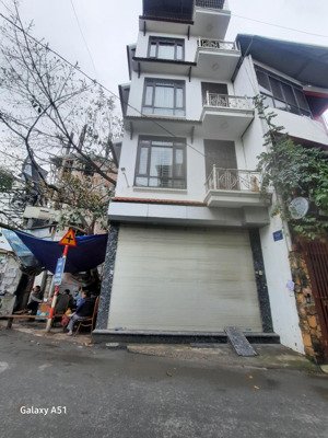 lô góc _ mặt nhà thoáng - nhà dân xây -mặt ngõ thông rộng như phố , ô tô dừng đỗ ngày đêm