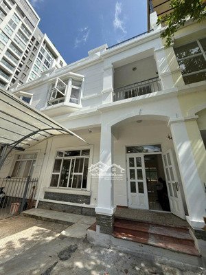 gấp. chủ nhà gửi bán gấp trong tháng biệt thự phú mỹ hưng, 126m2, giá 38,5 tỷ rẻ nhất thị trường