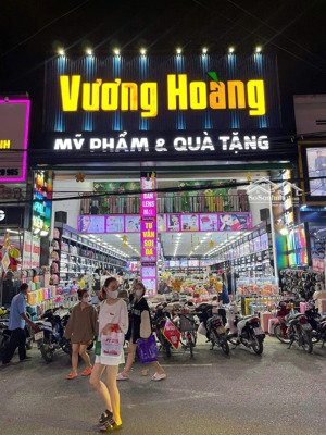 bán nhà mặt tiền -kinh doanh sầm uất ngay chợ vsip 1 lh 