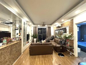 nhà đẹp hoàng ngân. ô tô vào nhà thoải mái, thang máy sịn. dt : 65m2 mt 4,9m.tặng nội thất. giá 16t