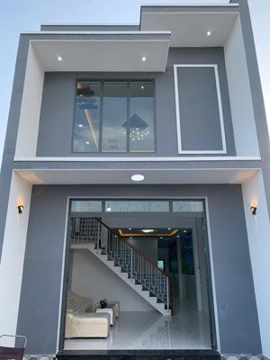 bán nhà lầu mới xây 1 trệt 1 lầu full thổ cư đường lớn xe hơi sát chợ gò đen