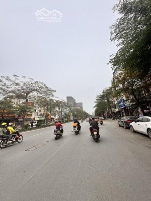 mặt phố xã đàn , 185m/10t, ô tô 70m , giá 150 tỷ . sổ cất két