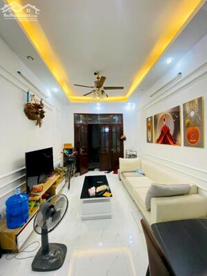 Bán nhà Tân Mai 5 tầng, 32m2, nhỉnh 6 tỷ