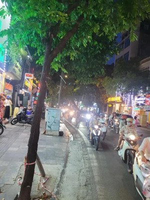 bán nhà mặt phố lò đúc - vỉa hè rộng - lô góc - dt 48m - mặt tiền 4.2m - giá 26 tỷ