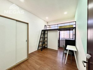 phòng cửa sổ thoáng có gác q10, đường nguyễn chí thanh, đối diện ueh giá tốt