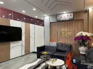 chủ giảm thẳng 500 triệu nhà mt đường phan xích long 64m2, 5pn gần co.op mart, khu ăn uống sầm uất.