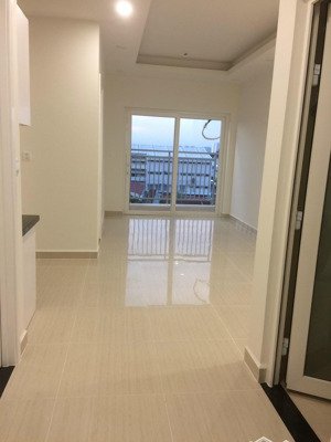 moonlight boulevard, cho thuê 2pn-2wc giá 8 triệu 500 nghìn, có máy lạnh, máy nước nóng, bình tân