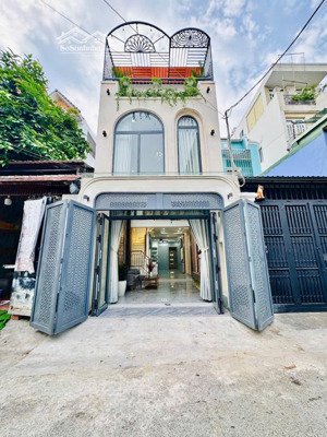 chủ cần tiền mở rộng kinh doanh bán nhà trần phú, p4, q5. giá 2ty950trieu. dt 70m². sổ hồng riêng