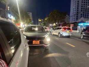 tin được không . 2 mặt tiền nguyễn văn thoại . sát biển mỹ khê . mà ngang đến 15m