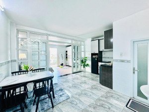 mới 100% căn hộ 1pn ban công ngay ngã tư bảy hiền quận tân bình